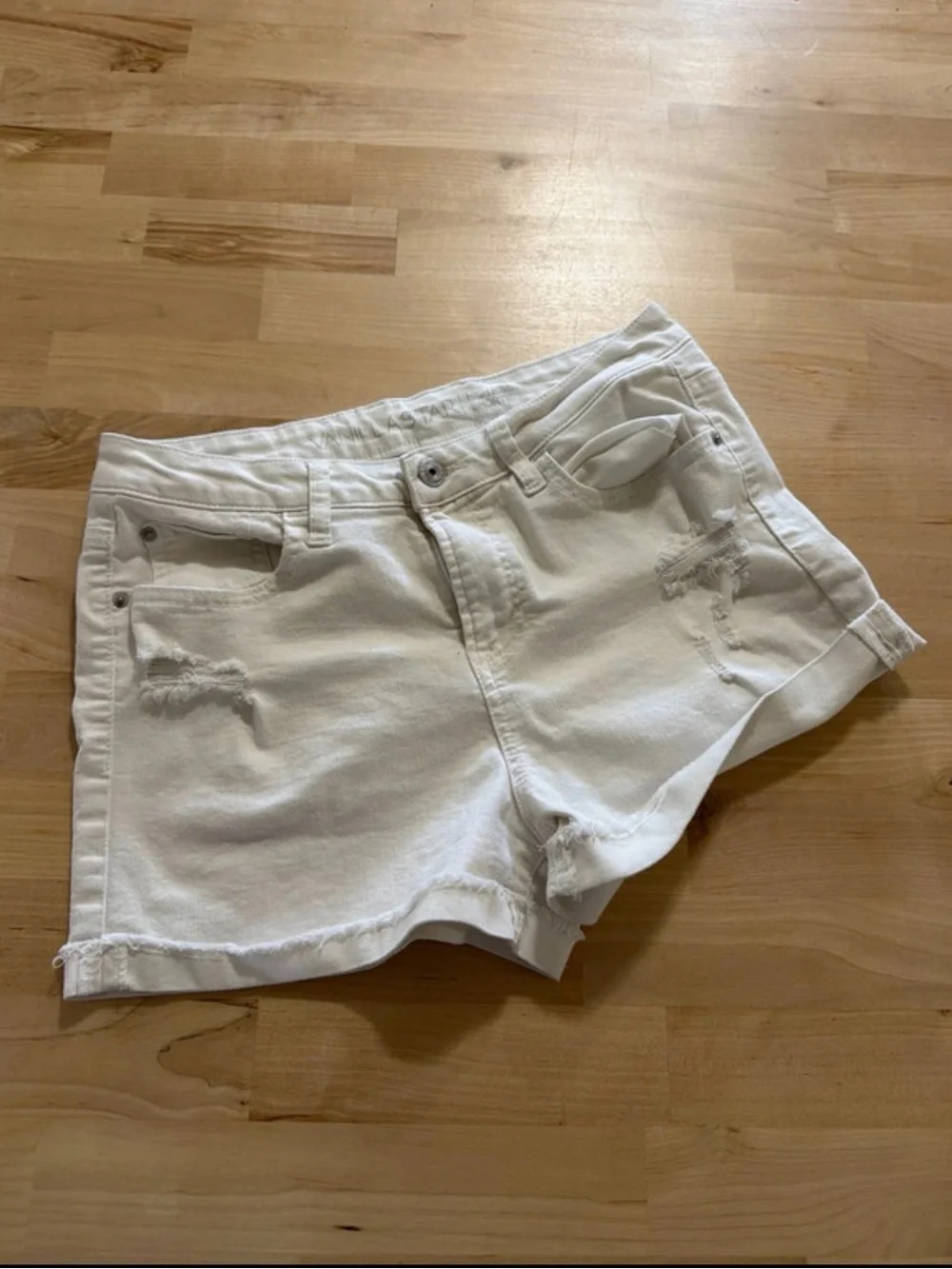 Vanilla Star White Distressed Cuffed Denim Shorts Size 5